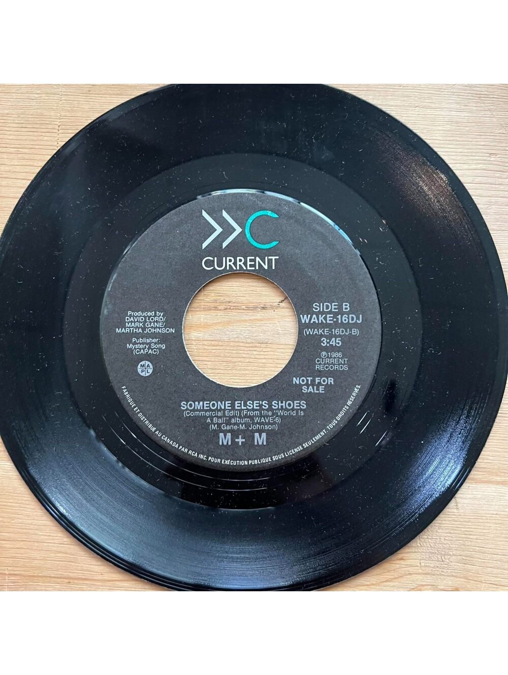 M + M - Someone else's Shoes 45rpm VG+ R16